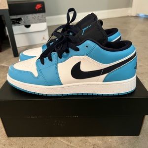 JORDAN 1 LOW “UNCS”
